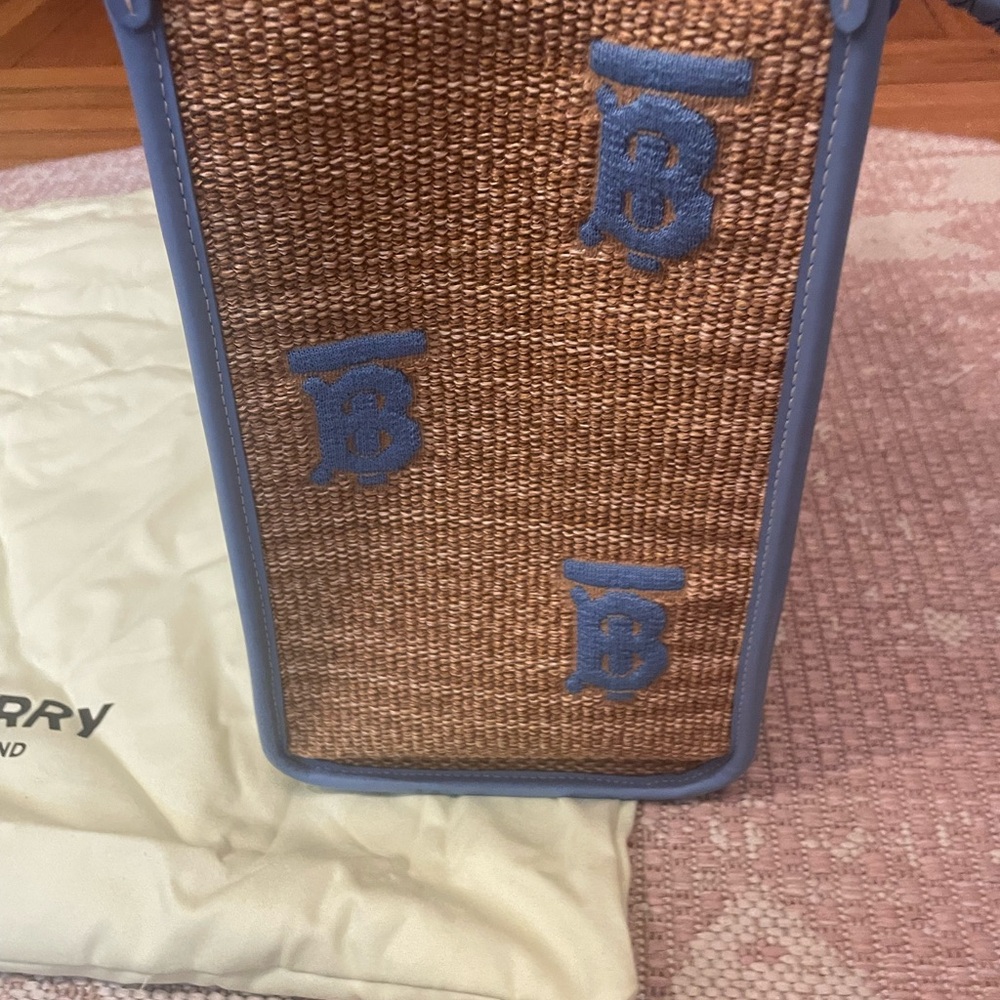 Burberry Tan and Blue Totes Elegant Design - Picture 4 of 10